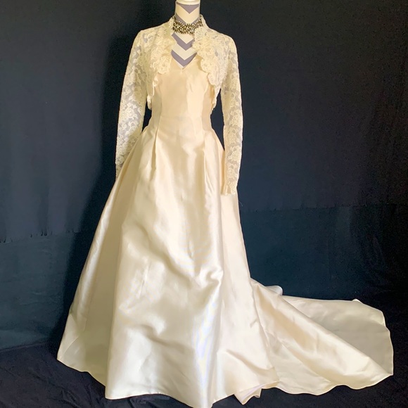 CARMELA SUTERA - Picture 3 of 7